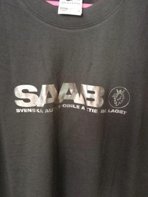 KOSZULKA T-SHIRT CZARNA Z NADRUKIEM SAAB