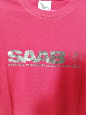KOSZULKA T-SHIRT CZERWONA Z NADRUKIEM SAAB