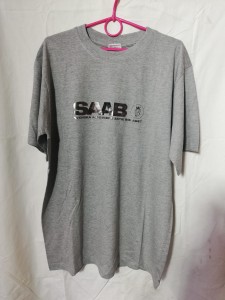 KOSZULKA T-SHIRT SZARA Z NADRUKIEM SAAB