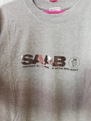 KOSZULKA T-SHIRT SZARA Z NADRUKIEM SAAB