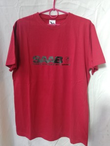 KOSZULKA T-SHIRT CZERWONA Z CZARNYM NADRUKIEM SAAB