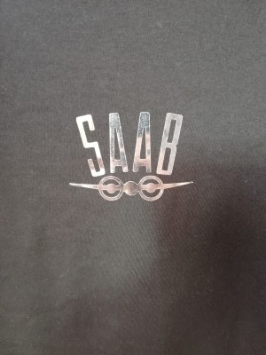 KOSZULKA T-SHIRT CZARNA Z NADRUKIEM SAAB