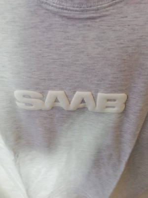 KOSZULKA T-SHIRT SZARY Z NADRUKIEM SAAB
