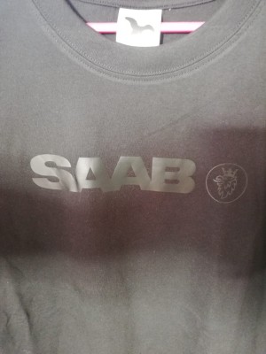 KOSZULKA T-SHIRT CZARNY Z NADRUKIEM SAAB