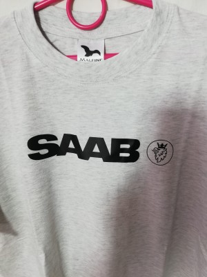 KOSZULKA T-SHIRT SZARY Z NADRUKIEM SAAB