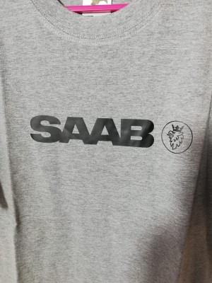 KOSZULKA T-SHIRT SZARY Z NADRUKIEM SAAB