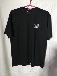 KOSZULKA T-SHIRT CZARNY Z NADRUKIEM SAAB
