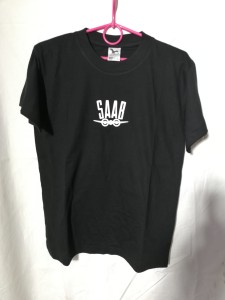 KOSZULKA T-SHIRT CZARNY Z NADRUKIEM SAAB
