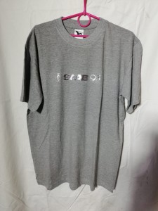 KOSZULKA T-SHIRT SZARY Z NADRUKIEM SAAB 95